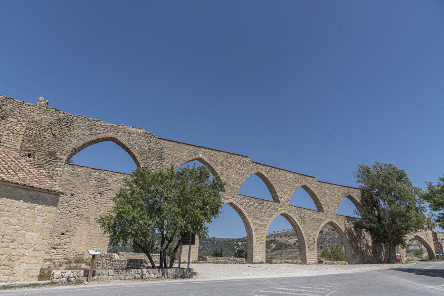 Castelló de la Plana - Morella 097 - Arcs de Santa Llúcia.jpg